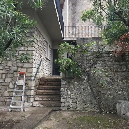 Casa Amelia شقة غارنانو